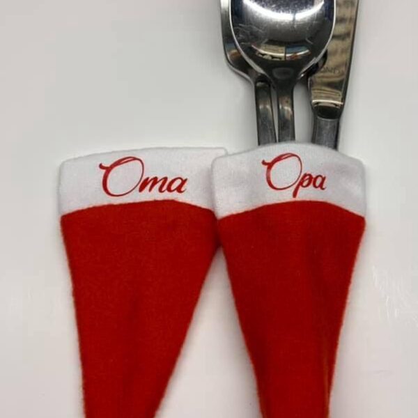 Kleine kerstmutsjes voor bestek