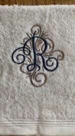 Gastendoekje met letter geborduurd - Afbeelding 2