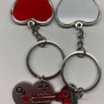 2 Sleutelhangers met hart en sleutel