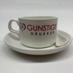 Kop en schotel met lepel