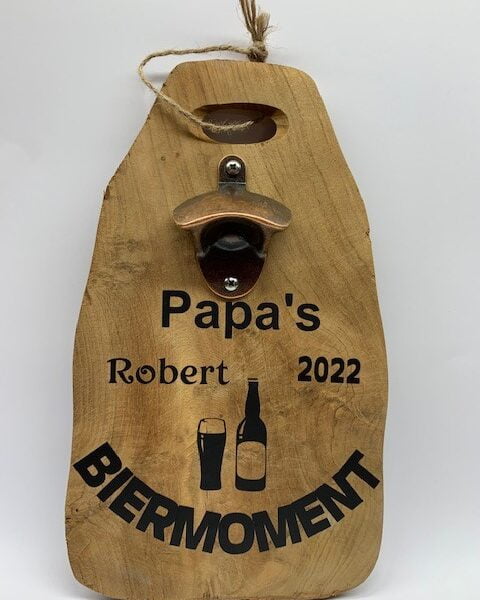Plankje hout met opener en tekst