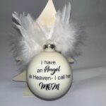 Kerstbal met vleugels en engeltje