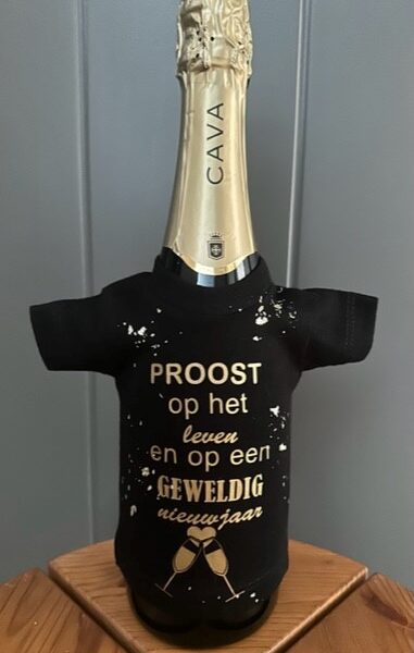 Klein shirt voor op fles